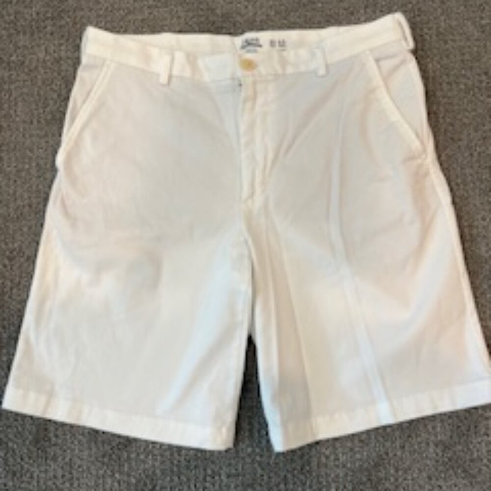 IZOD Mens White Saltwater Shorts-32" Waist, 9.5" Inseam